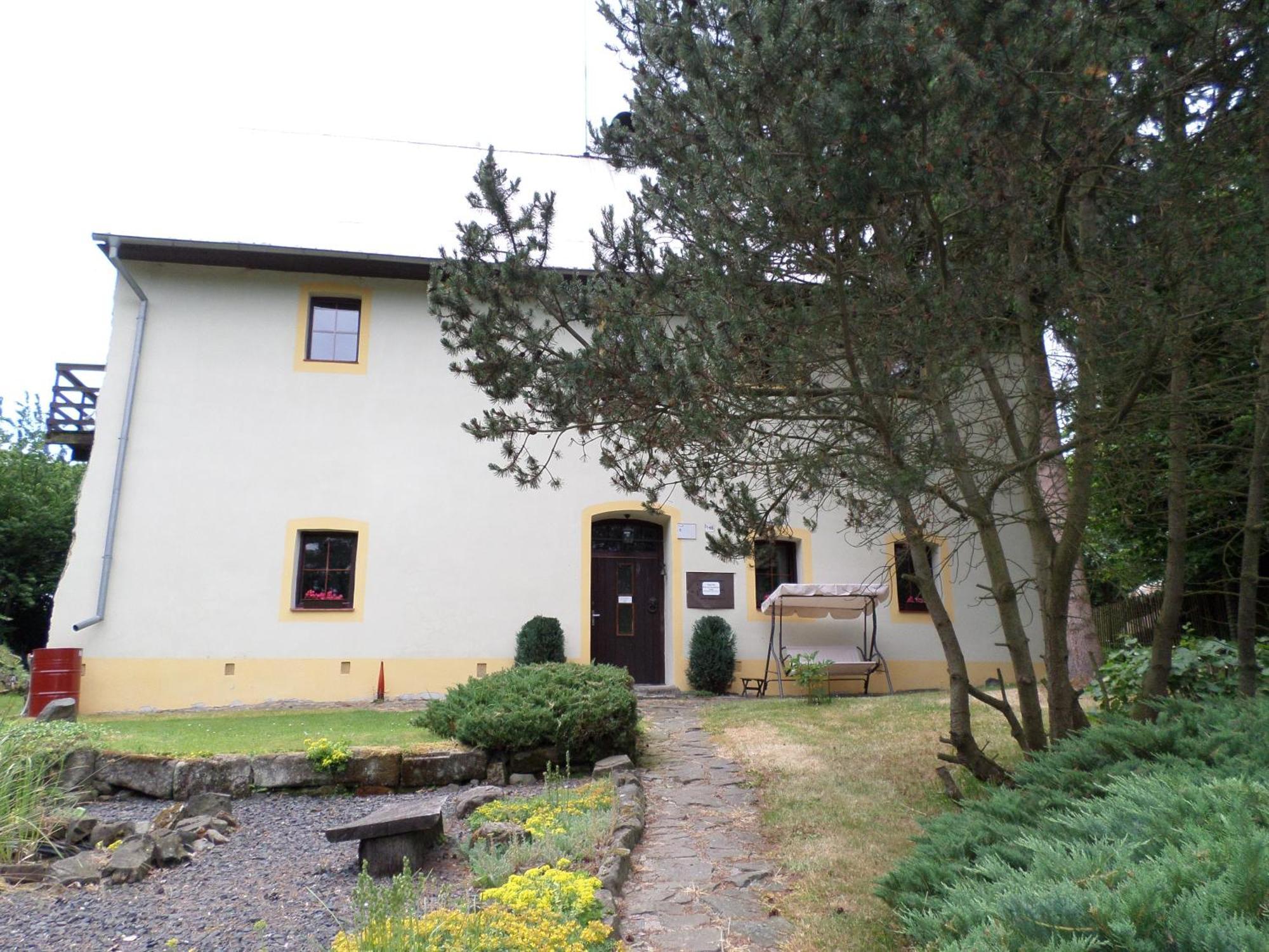 Bed And Breakfast Tvrz Velká Bukovina Exterior foto
