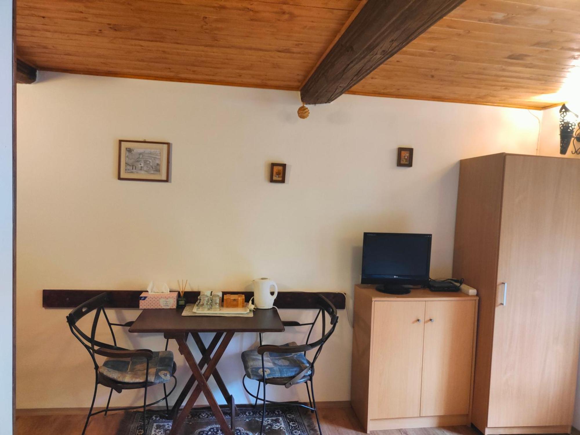 Bed And Breakfast Tvrz Velká Bukovina Exterior foto